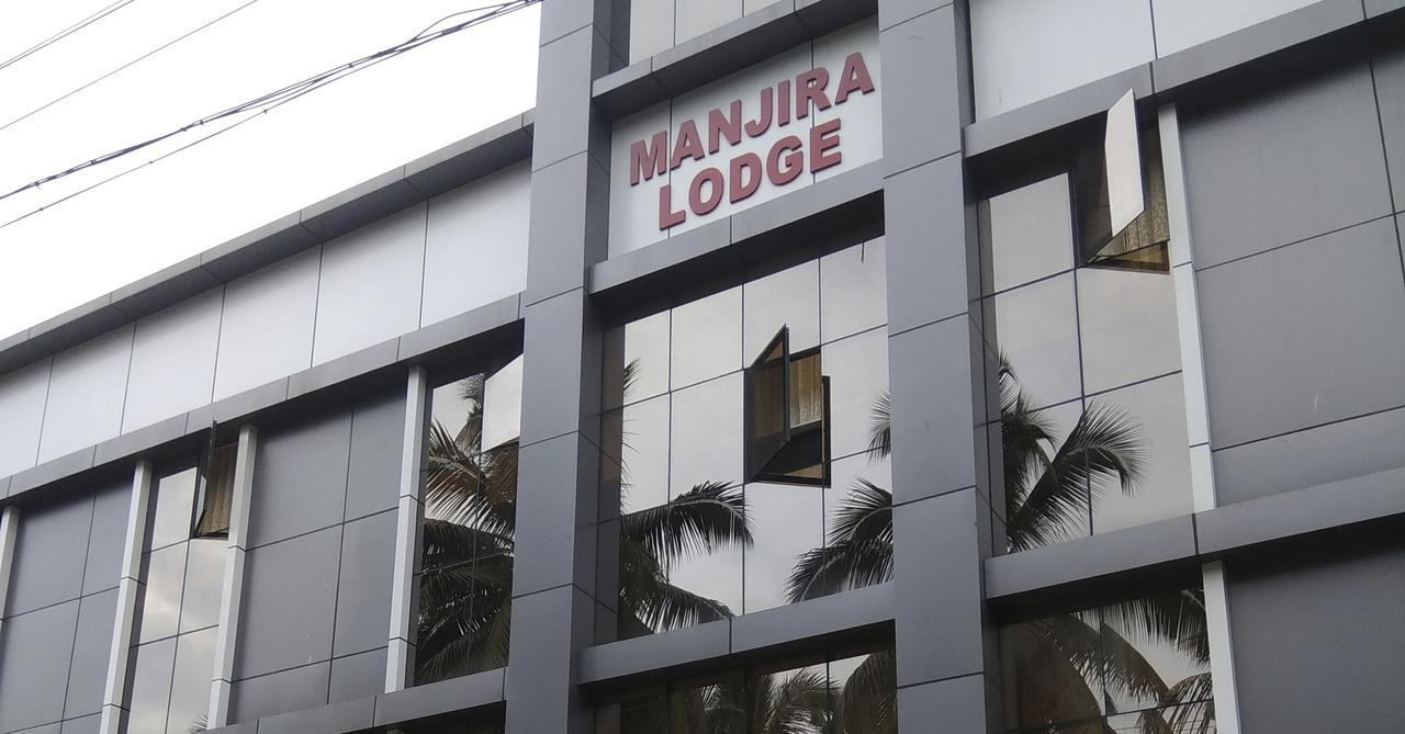 Manjira Lodge Гуруваюр Экстерьер фото